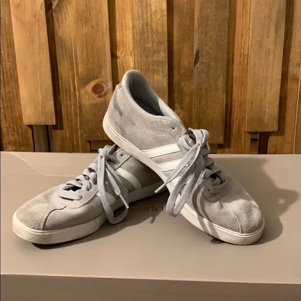 Adidas Sneakers